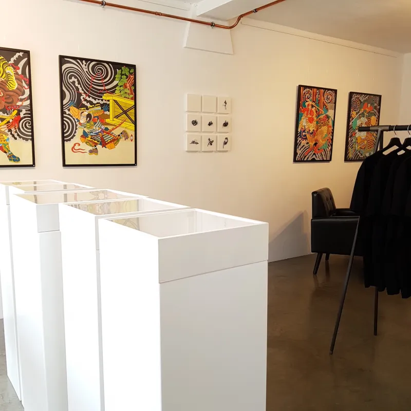 Nicole Schuster Golden Fudo Studio & Store - Innenansicht - Schmuck Wandskulpturen Bilder Apparel