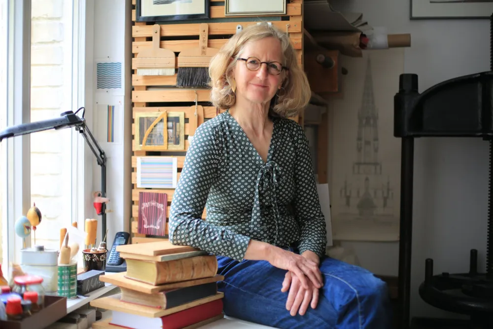 Buchbindemeisterin Susanne Natterer