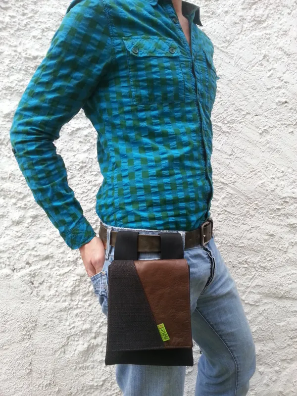Gürteltasche aus grobgewebten Polsterstoff mit Biolederanteil an der Taschenklappe, Ton in Ton, braun